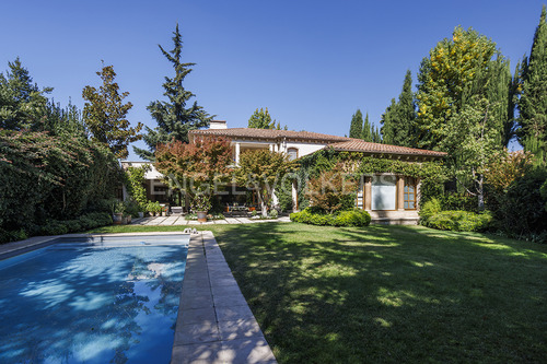 Casa En Plano De Santa Maria, Cercana A Colegio San Benito