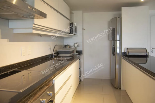 Apartamento En Venta En Torre Esmeralda De 3 Dormitorios , En Punta Del Este