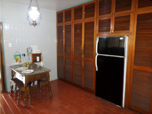 Casa En Venta En Lomas Del Mirador Caracas