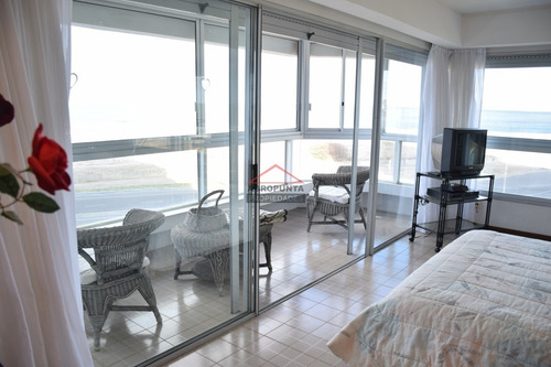 Apartamento En Venta En Excelente Punto De Playa Brava * Frente Al Mar *- Ref: 5242