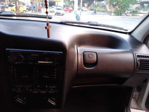 Imagem 10 de 15 de Volkswagen Gol 1.0 City Total Flex 3p 2005