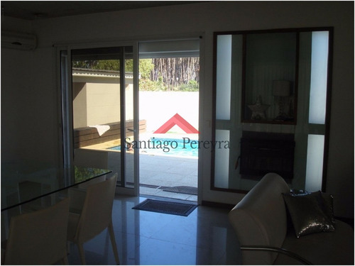 Casa De 4 Dormitorios En Alquiler Y Venta Cerca De La Playa En Rincón Del Indio, Punta Del Este.- Ref: 6056