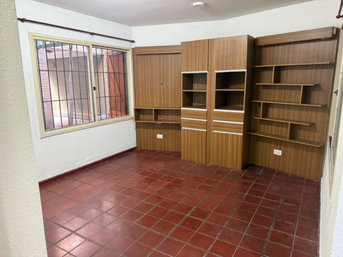 Alquiler - Dueño Directo - Pb - 3 Ambientes-1 Dormitorio Cochera - Centro Mza (barcala 341)
