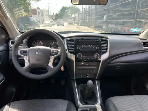 Mitsubishi L200 2.4 Cabina Doble 4x2 Mt