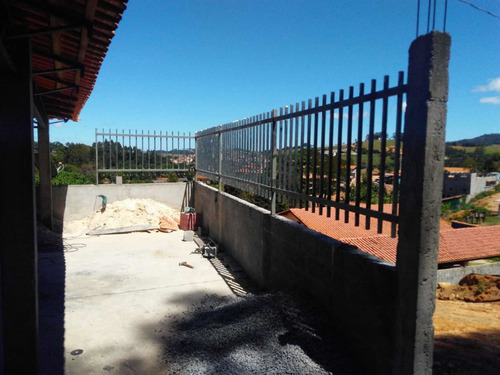 Chácara Com Casa De 216 Metros Quadrados Com Varanda