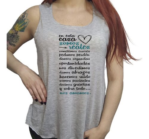 Musculosa Acampanada Frase En Esta Casa Somos Reales