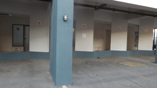 Estacionamiento Manquehue Sur Con Av. Apoquindo