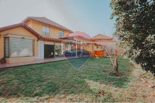 Casa 4d - 4b - 2 Est. 685m2 Totales