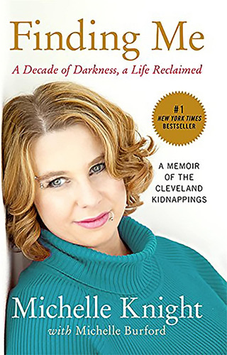 Libro Finding Me: A Decade Of Darkness... En Inglés