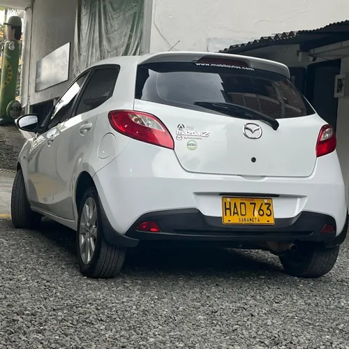 Mazda 2 Hb At 1.5cc 2015