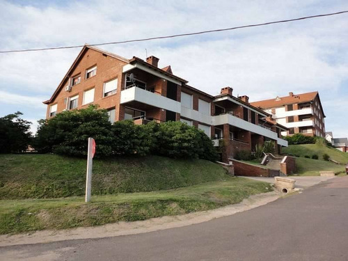 Apartamento En Venta De 2 Dormitorios En Residencial