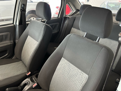 Ford Fiesta 1.6 MPI SEDAN 8V FLEX 4P MANUAL