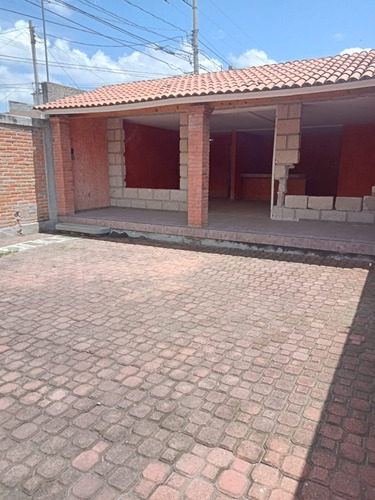 Venta Casa Con Terreno En Esquina Sta. Rosa Jauregui.