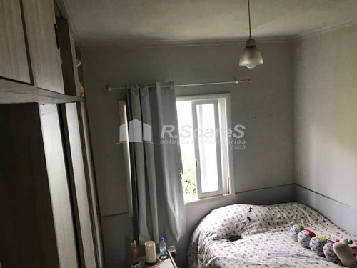 Imagem 7 de 15 de R Soares Vende!!! Excelente Casa Salas Dois Quartos Com Churrasqueira,, Lavanderia, Jardim Fruteiras.ótima Localização No Parque Imperial Nova Friburgo. - Jcca30028