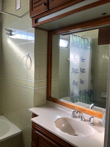 Imagen 5 de 10 de En Venta Departamento Semipiso 2 Ambientes Al Frente 041