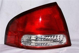 Farol Tra Izq 01 Depo Nissan Sentra B15 00-04