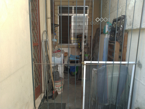 Duas Casas: Três Quartos E Dois Quartos No Mesmo Terreno