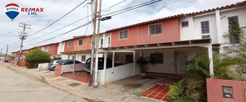 Imagen 1 de 12 de Re/max 2mil Vende Moderno Y Cómodo Townhouse En Urb. Lomas De Margarita - Isla De Margarita