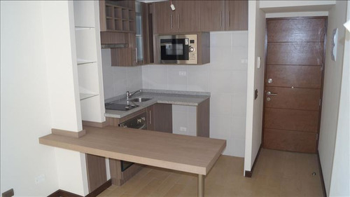 Depto. 1307, 2 Dormitorios, 2 Baños, Metro Moneda