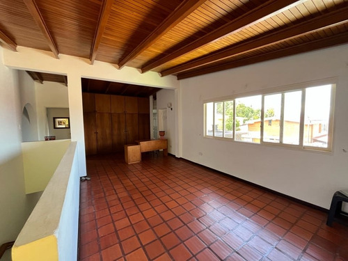 Imagen 18 de 30 de Se Vende Casa Actualizada 500 M2 5h/7b/3p La Boyera