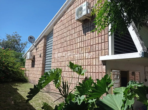 Amplia Casa En Piriapolis, Barrio Beaulieu