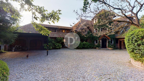 Imagen 9 de 28 de Espectacular Casa En La Mejor Zona De Las Lomas De San Isidro