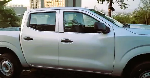 Nissan Np 300, Doble Cabina -2 Dueños -motor 4 Cil De 2.5l