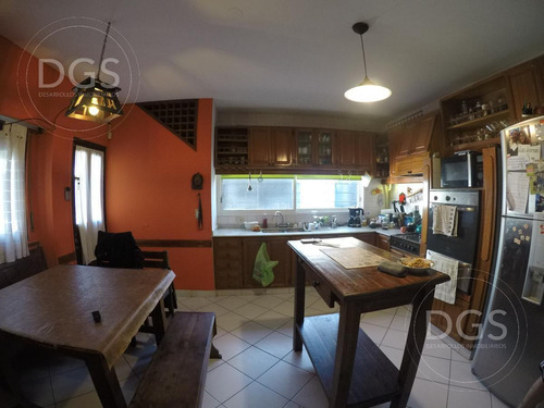Imagen 19 de 30 de Hermosa Casa De Tres Plantas Y 4 Ambientes- Banfield Este