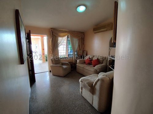 Casa En Venta Urb Corinsa, Cagua 24-28122 Hc