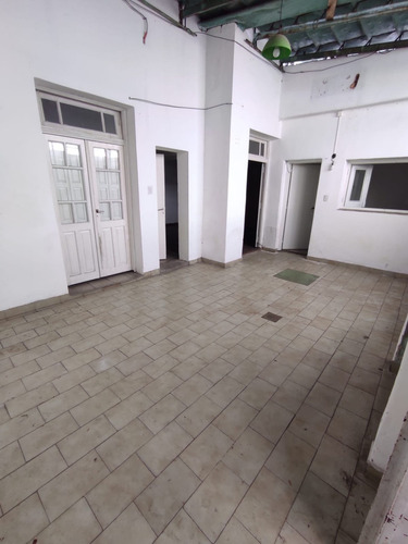 Imagen 2 de 13 de Casa Interna De Pasillo Dos Dormitorios