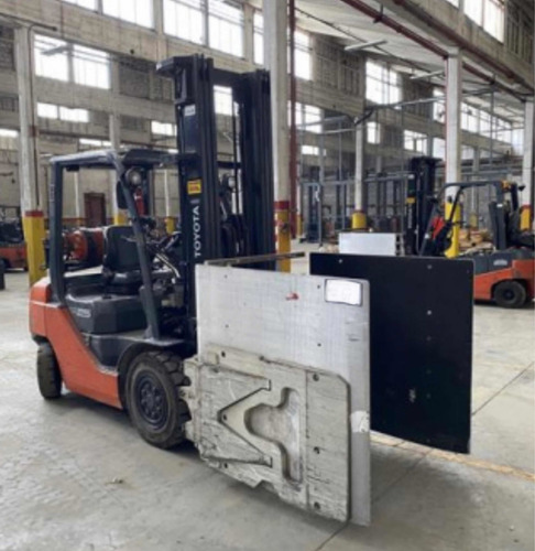 Imagen 14 de 25 de Autoelevador Toyota Fg25 Con Clamp Cascade 2012 Envio A Pais