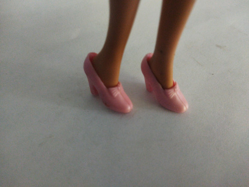 Barbie Ropa Accesorio Zapatillas Tacón Punta Rosa Claro Moño (Usado)