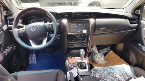 Imagen 3 de 4 de Toyota Sw4 7 Asientos Cuero At. 2021