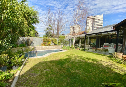 Casa En Venta Vitacura, Remodelada, Cuatro Dormitorios