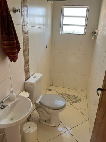 Aluga Casa Em Vilagio Com 4 Cômodos E Garagem Em Botujuru - Mogi Das Cruzes