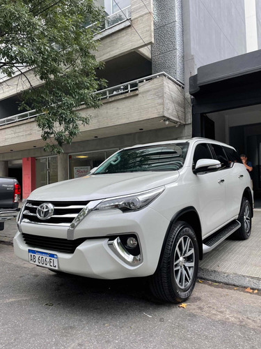 Imagen 3 de 15 de Toyota Sw4 2.8 Srx 177cv 4x4 7as At 2017