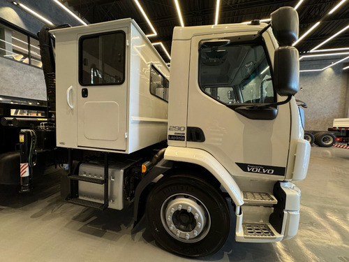 Caminhão Volvo Vm290 4x2 2024 Argos 20t Cabine Suplementar