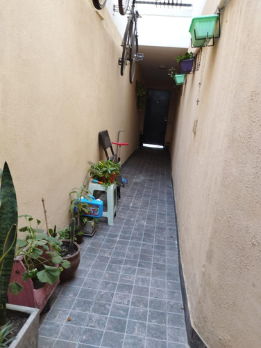 Casa En Venta De Pasillo 2 Dormitorios Echesortu