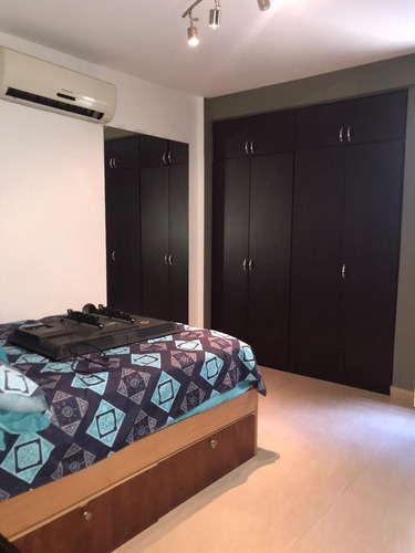 Imagen 14 de 17 de Townhouse En Venta En Lomas Del Este, 3 Niveles Conjunto Exclusivo Con Pozo De Agua, Doble Anillo De Seguridad Hermosas Áreas Sociales