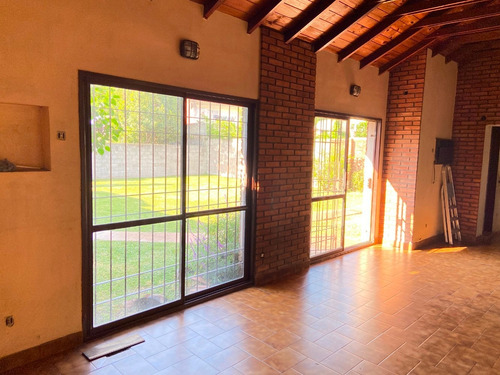 Venta Casa 4 Ambientes Doble Lote Castelar Centro