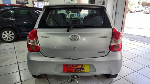 Imagem 5 de 12 de Toyota Etios