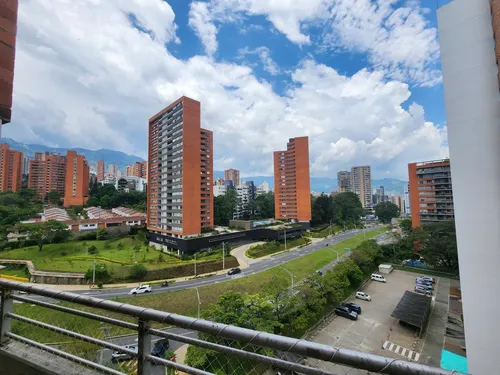 Apartamento En Venta En Los Balsos. Cod V11997