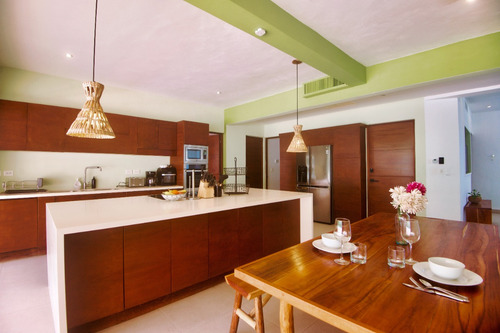 2 Casas Por El Precio De Una! Villa De 7 Recamaras Con 2 Albercas Lock-off Amueblada