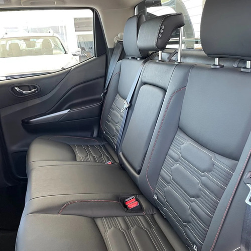 Nissan Frontier PRO4X 4x4 AT