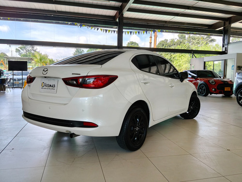 Mazda 2 1.5 Touring Sedan