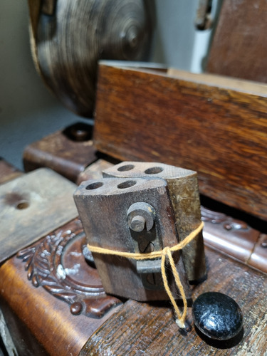 Topes Un Par En Madera Maciza Con Bisagra Simanco Singer (Usado)