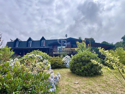 Hermosa Casa Con Vista Al Lago Ranco.