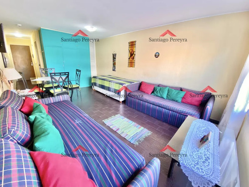 Monoambiente Con Cocina Definida Y Cochera En Península, En Venta