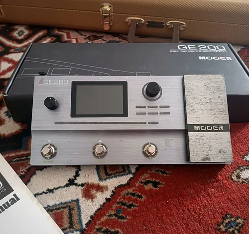 Mooer Ge 200 ( Headrush, Mx5, Line 6, Helix, Hx, Fractal)  (Usado)
