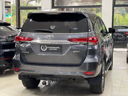 Imagem 4 de 10 de Toyota Hilux Sw4 2.8 Srx 4x4 7 Lugares 16v Turbo